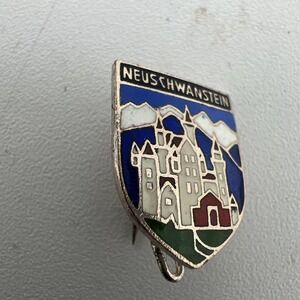 VINTAGE NEUSCHWANSTEIN SOUVENIR TRAVEL PIN BADGE/CASTLE / APPROX 1/2" x 3/4"